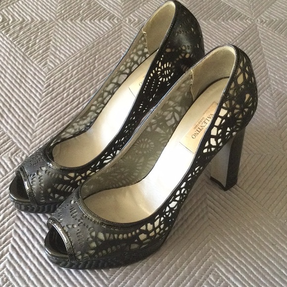 Valentino Garavani size US 8 EU 38 black leather heels - Picture 3 of 9